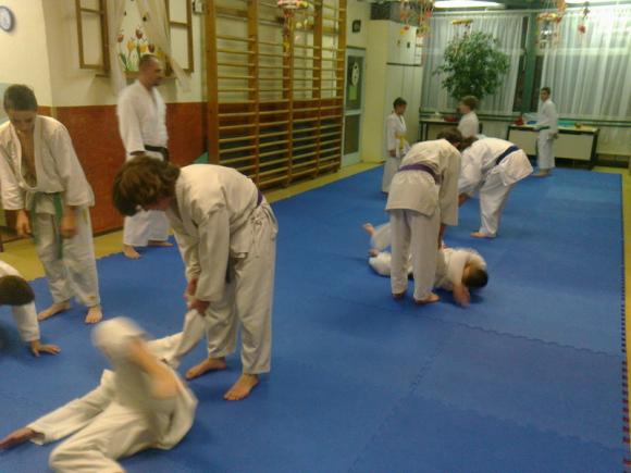 Aikido edzés a karatés gyerekekkel